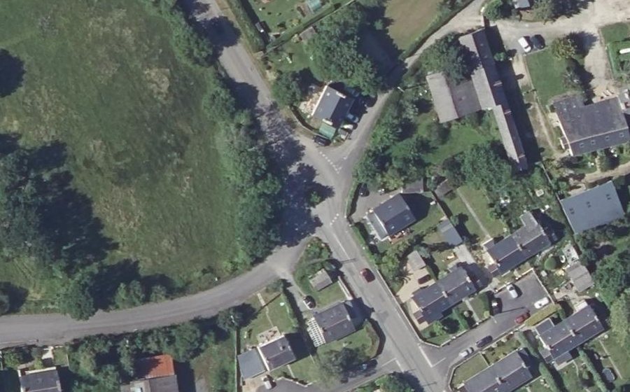 Vue aérienne du Rond-point anonyme n°320177049