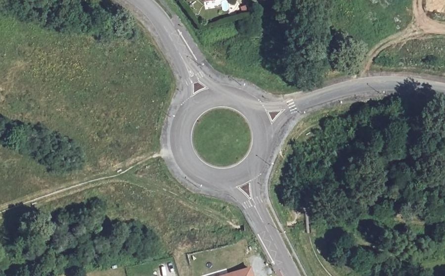 Vue aérienne du Rond-point anonyme n°320221083