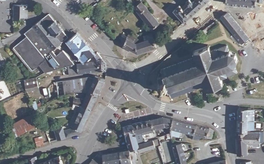 Vue aérienne du Rond-point anonyme n°320246694