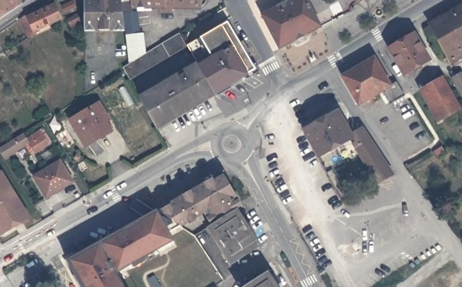 Vue aérienne du Rond-point anonyme n°320247007