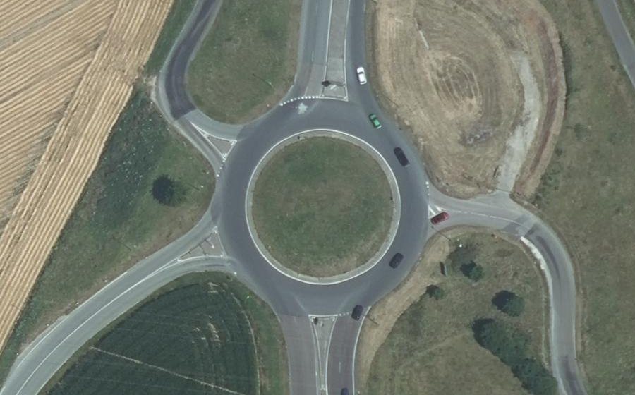Vue aérienne du Rond-point anonyme n°32065132