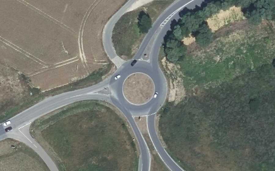 Vue aérienne du Rond-point anonyme n°32065415