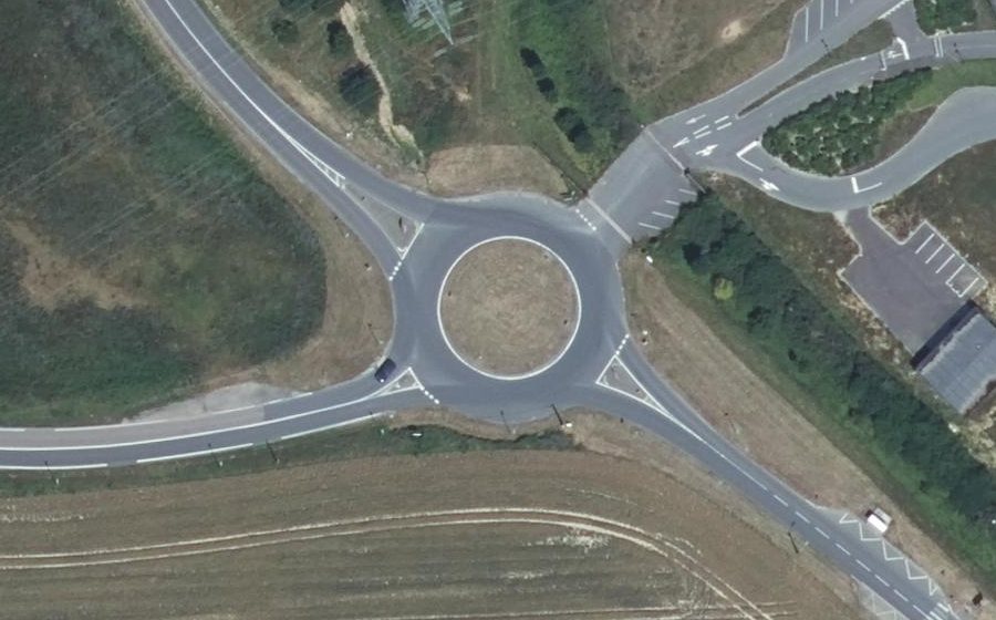 Vue aérienne du Rond-point anonyme n°32065456