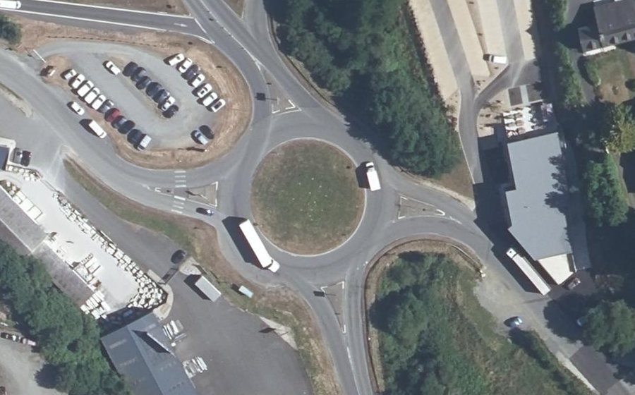 Vue aérienne du Rond-point anonyme n°320662910