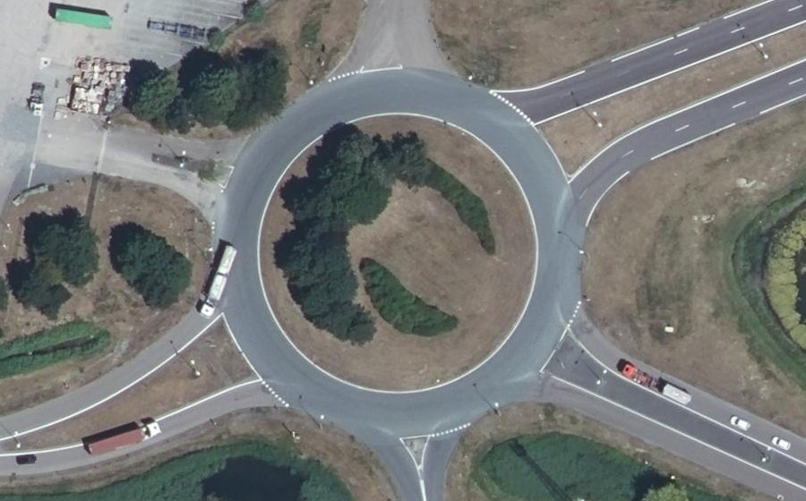 Vue aérienne du Rond-point anonyme n°32066721