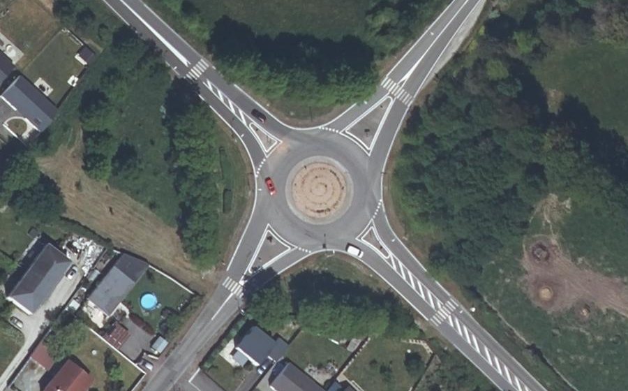 Vue aérienne du Rond-point anonyme n°32070985
