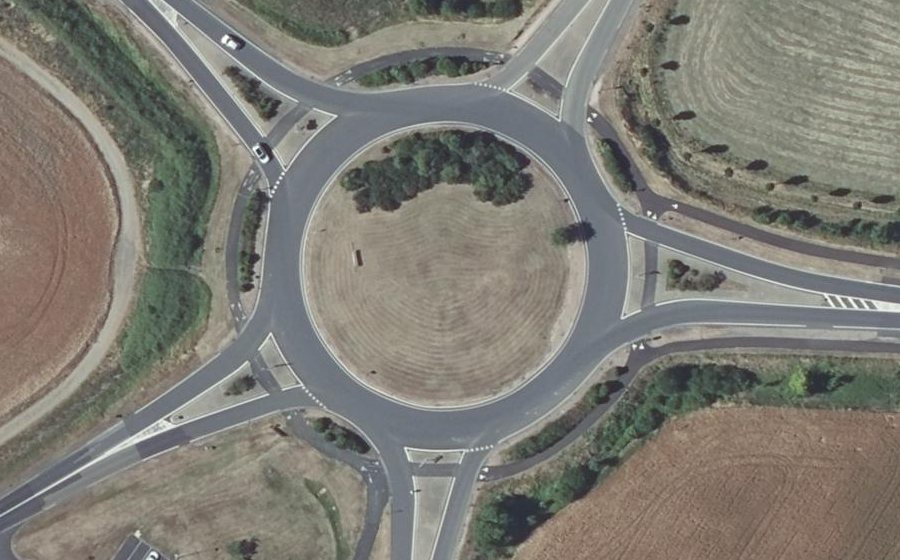 Vue aérienne du Rond-point anonyme n°32081703