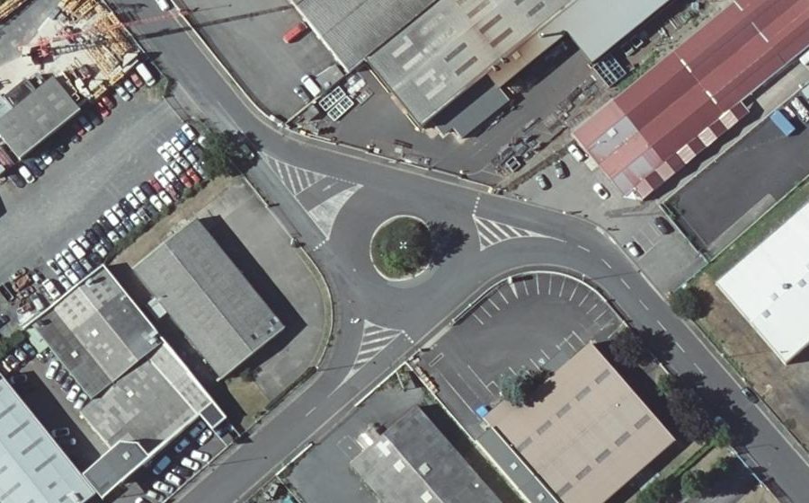 Vue aérienne du Rond-point anonyme n°32083232
