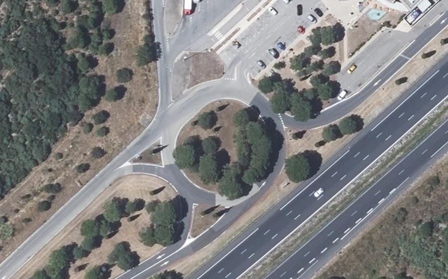 Vue aérienne du Rond-point anonyme n°32097643
