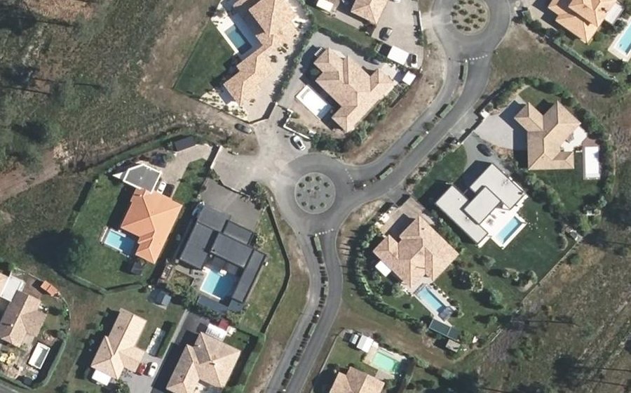 Vue aérienne du Rond-point anonyme n°321008937