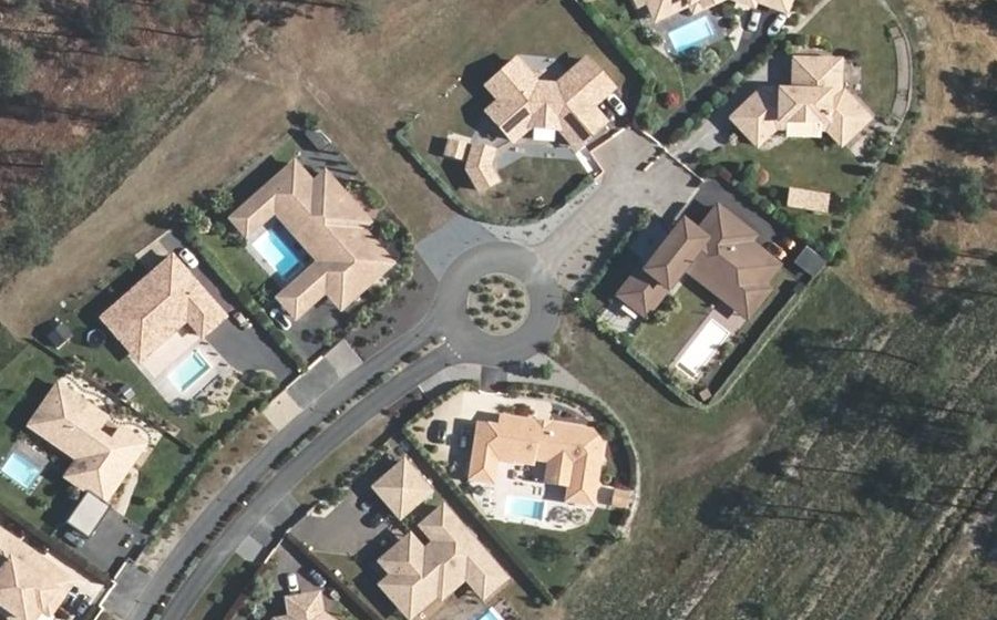 Vue aérienne du Rond-point anonyme n°321008940