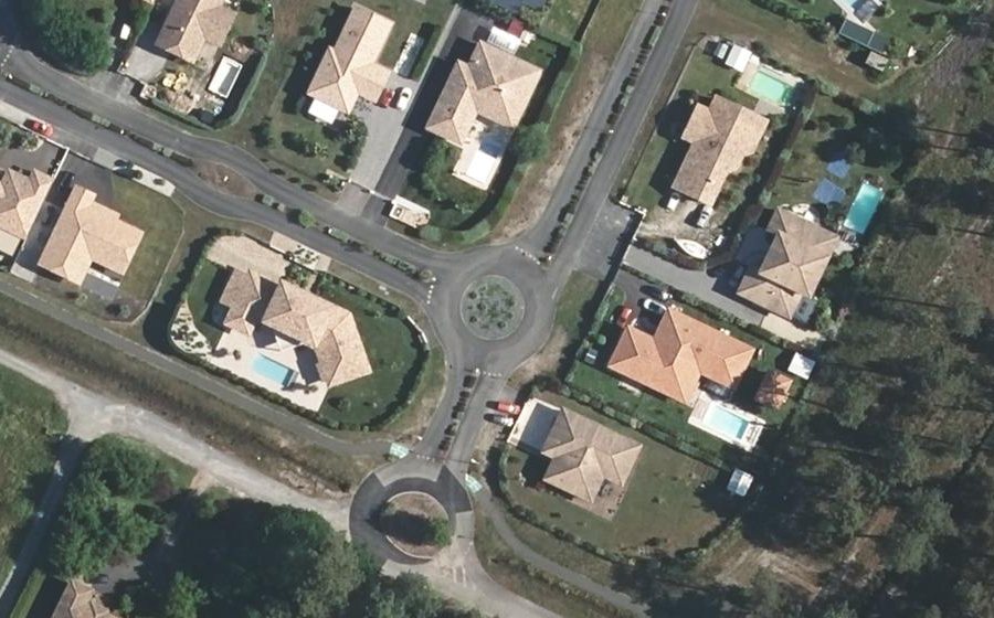 Vue aérienne du Rond-point anonyme n°321008942