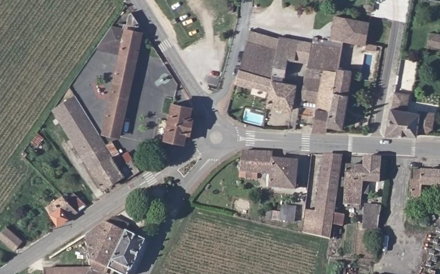 Vue aérienne du Rond-point anonyme n°321040334