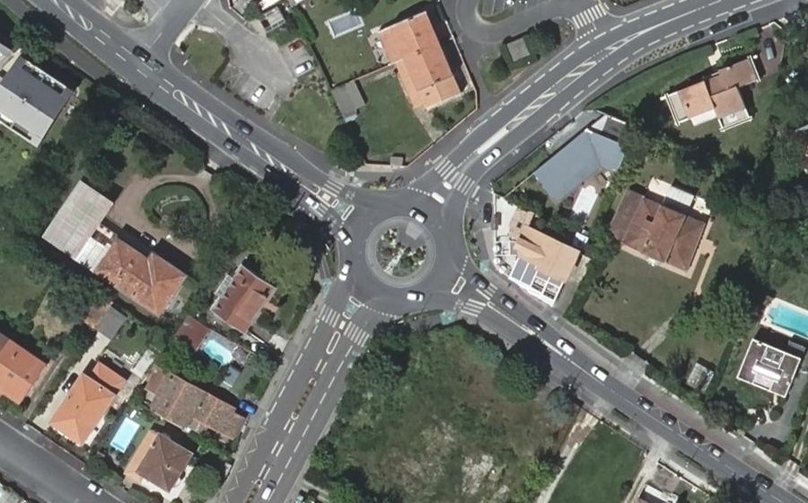 Vue aérienne du Rond-point anonyme n°321043003