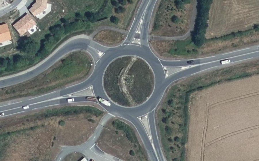 Vue aérienne du Rond-point anonyme n°32108495