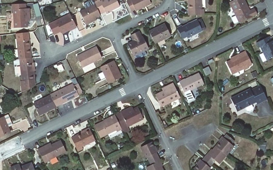 Vue aérienne du Rond-point anonyme n°32117054