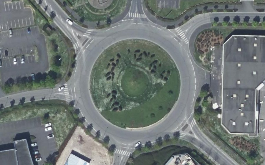 Vue aérienne du Rond-point anonyme n°32119456