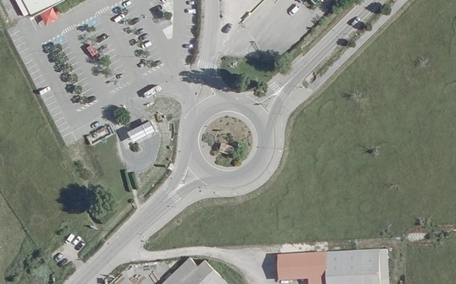 Vue aérienne du Rond-point anonyme n°32120690