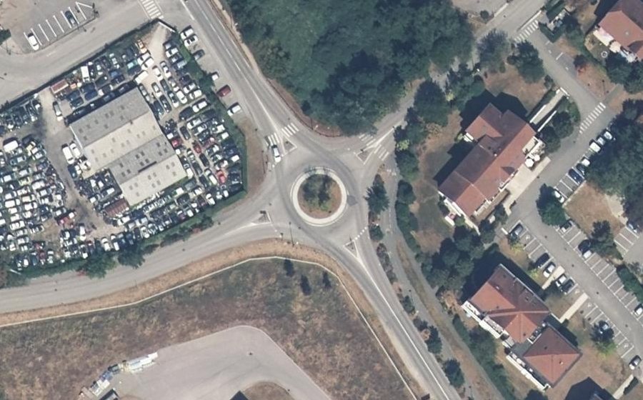 Vue aérienne du Rond-point anonyme n°321267383