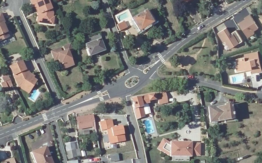 Vue aérienne du Rond-point anonyme n°32126873