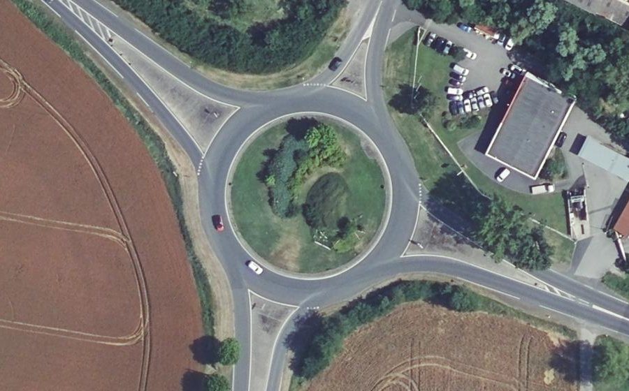 Vue aérienne du Rond-point anonyme n°32131373