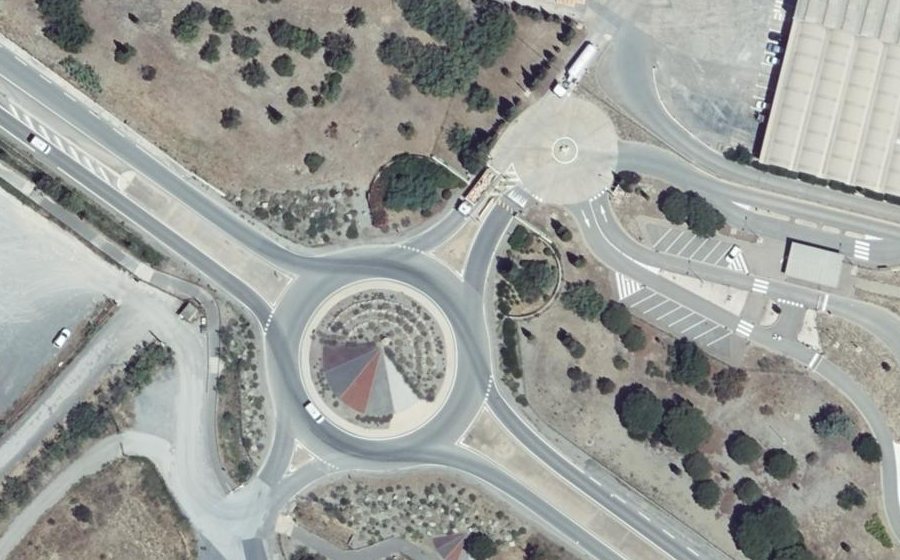 Vue aérienne du Rond-point anonyme n°32134798