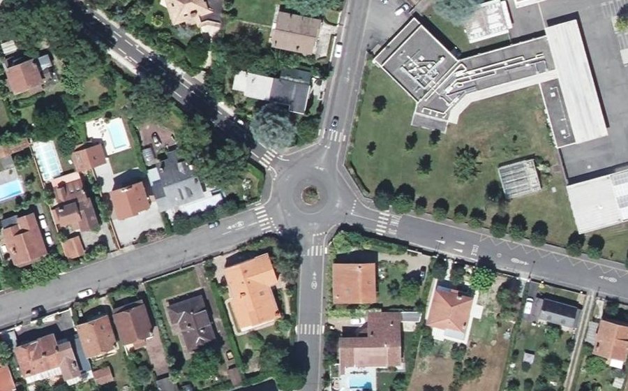 Vue aérienne du Rond-point anonyme n°32140447