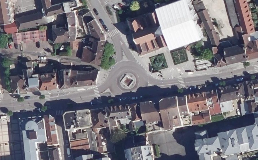 Vue aérienne du Rond-point anonyme n°32141134