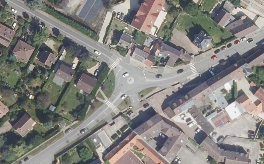 Vue aérienne du Rond-point anonyme n°321446973