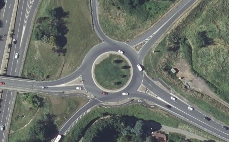 Vue aérienne du Rond-point anonyme n°32148121