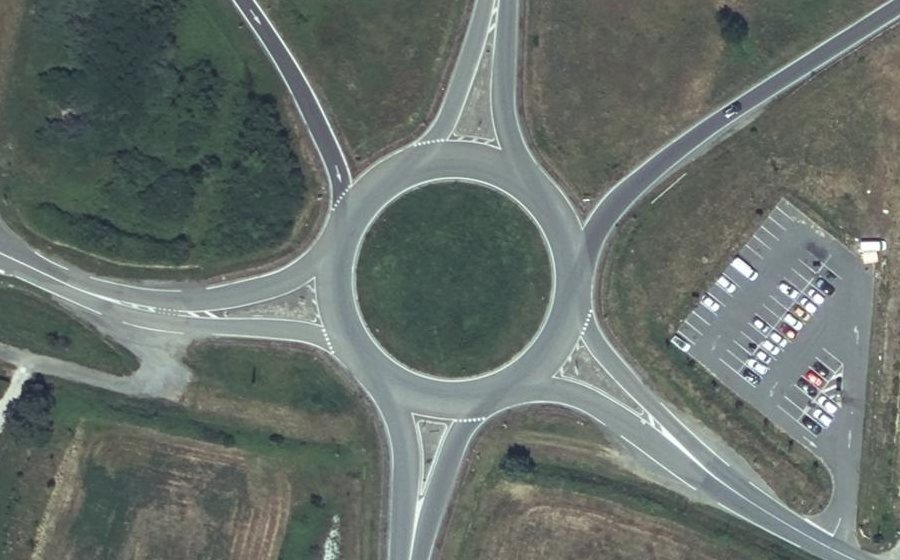 Vue aérienne du Rond-point anonyme n°32149672