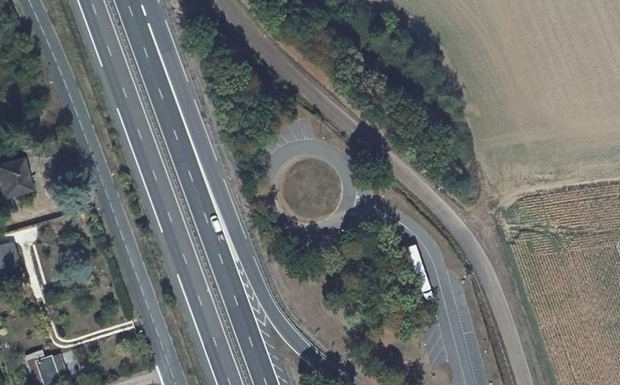 Vue aérienne du Rond-point anonyme n°321501387
