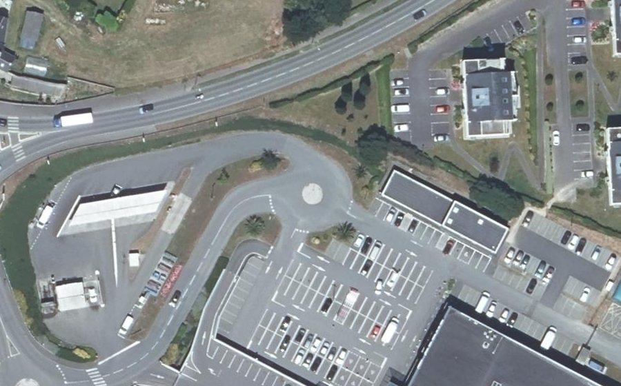Vue aérienne du Rond-point anonyme n°321709272