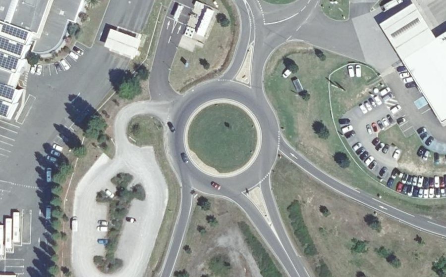 Vue aérienne du Rond-point anonyme n°321905043