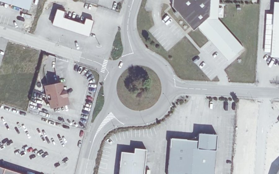 Vue aérienne du Rond-point anonyme n°32195861