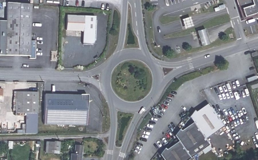 Vue aérienne du Rond-point anonyme n°32214564