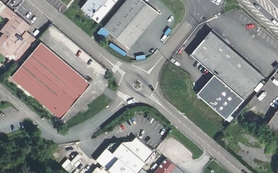 Vue aérienne du Rond-point anonyme n°322187376
