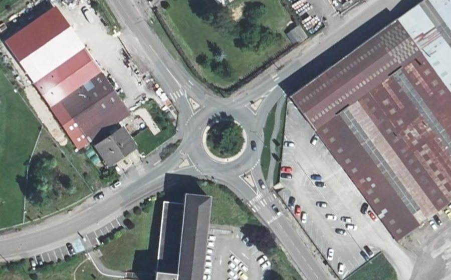 Vue aérienne du Rond-point anonyme n°322219888