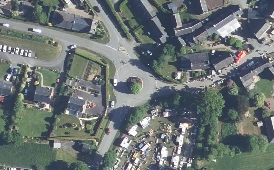 Vue aérienne du Rond-point anonyme n°32225413