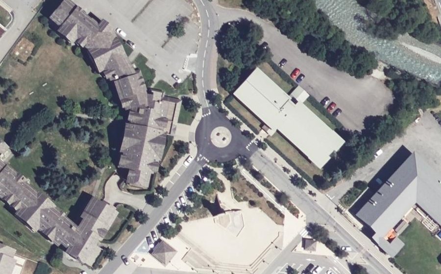 Vue aérienne du Rond-point anonyme n°32225587