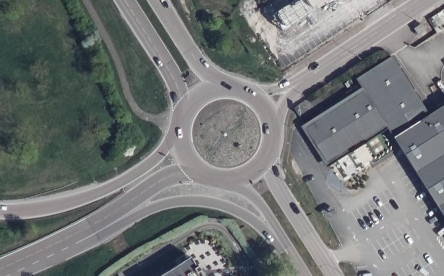 Vue aérienne du Rond-point anonyme n°32228688