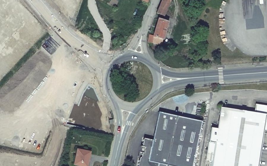 Vue aérienne du Rond-point anonyme n°32233991