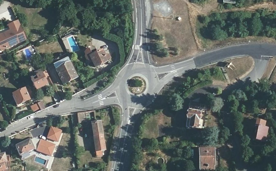 Vue aérienne du Rond-point anonyme n°32234083