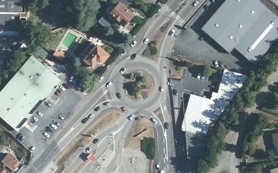 Vue aérienne du Rond-point anonyme n°32234093