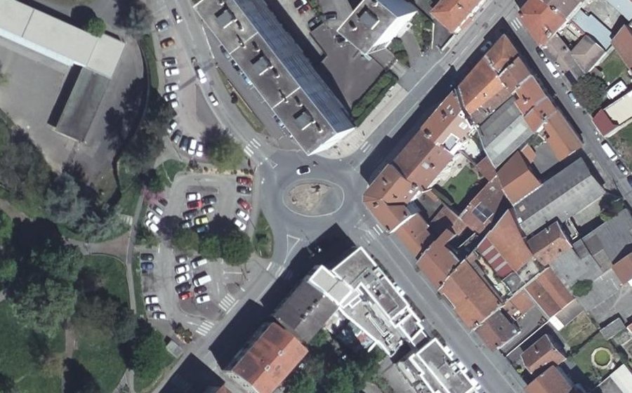 Vue aérienne du Rond-point anonyme n°32234094