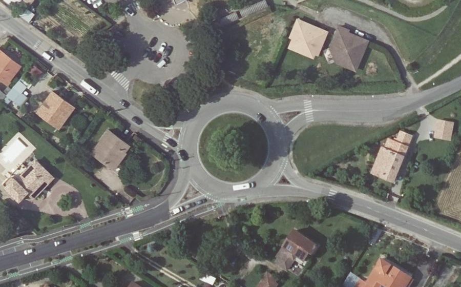 Vue aérienne du Rond-point anonyme n°32268836