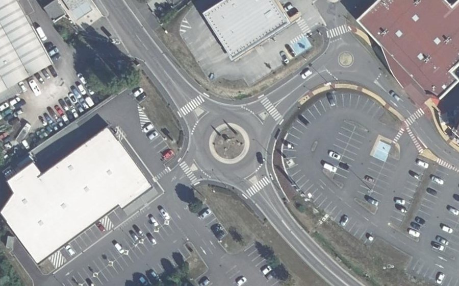 Vue aérienne du Rond-point anonyme n°322728109