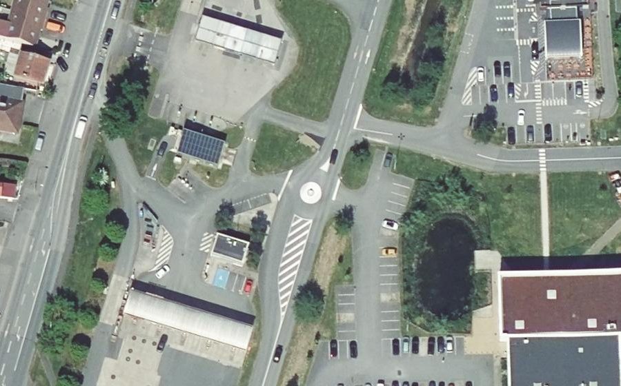 Vue aérienne du Rond-point anonyme n°322734696