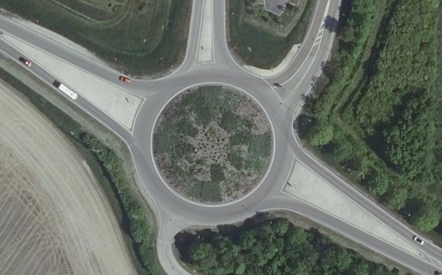 Vue aérienne du Rond-point anonyme n°32285370