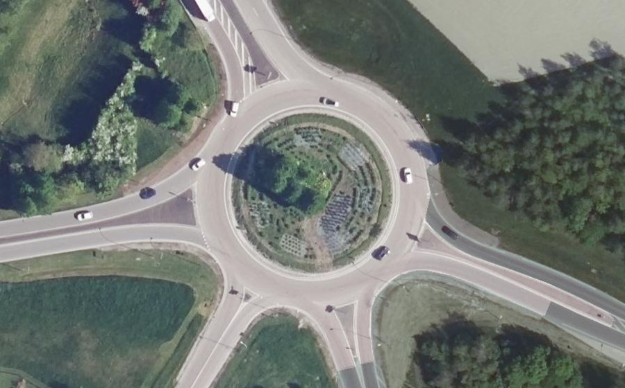 Vue aérienne du Rond-point anonyme n°32285376